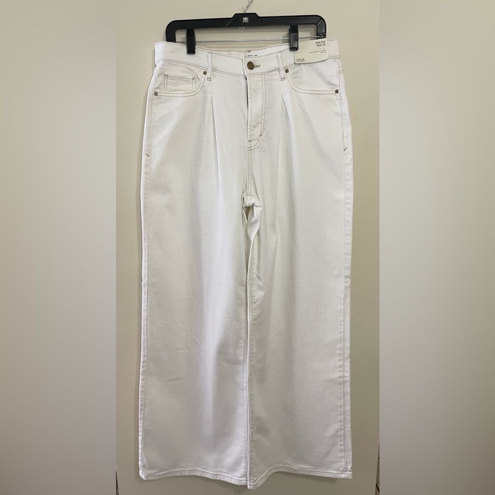a.n.a Women's High-Rise Wide Leg Pleated Jeans White. Size 10. NWT - Picture 3 of 16